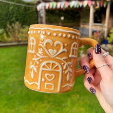 Christmas Ceramic Gingerbread Style Mug With Lid
