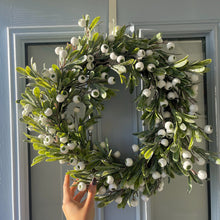 Giant Mistletoe Wreath