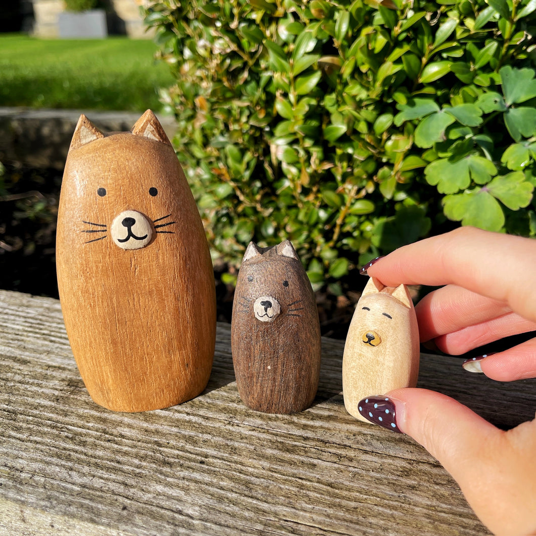 Wooden Family Of Three Cats